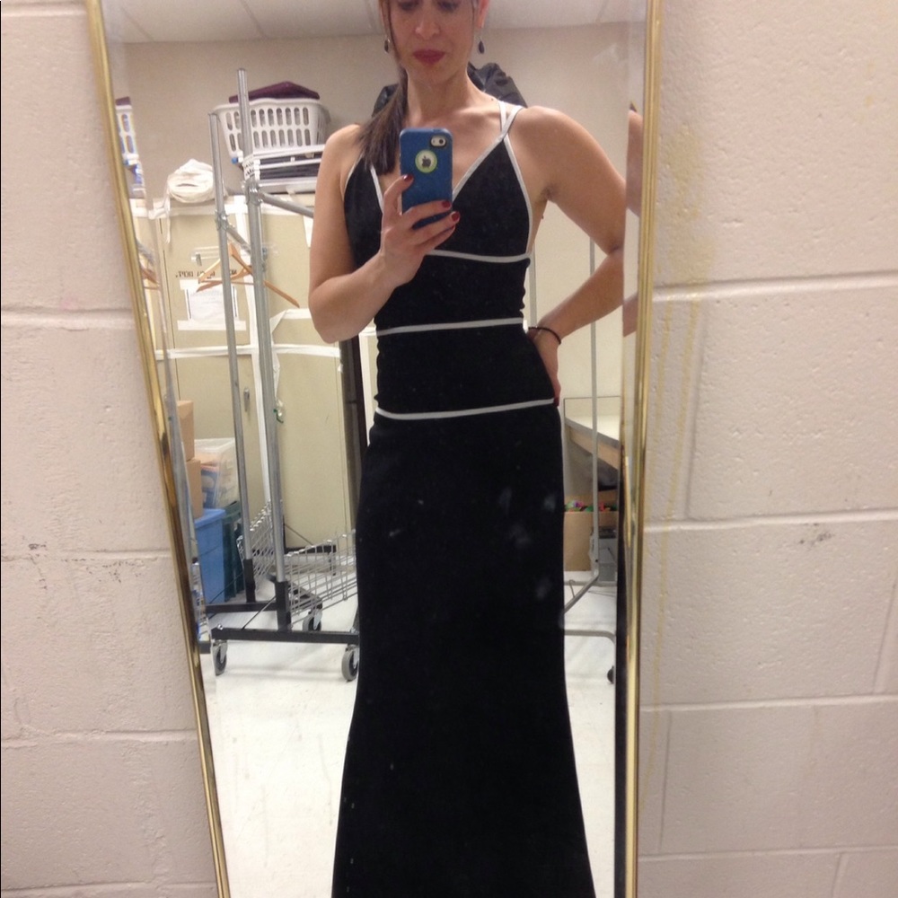 Stunning black and white gown!